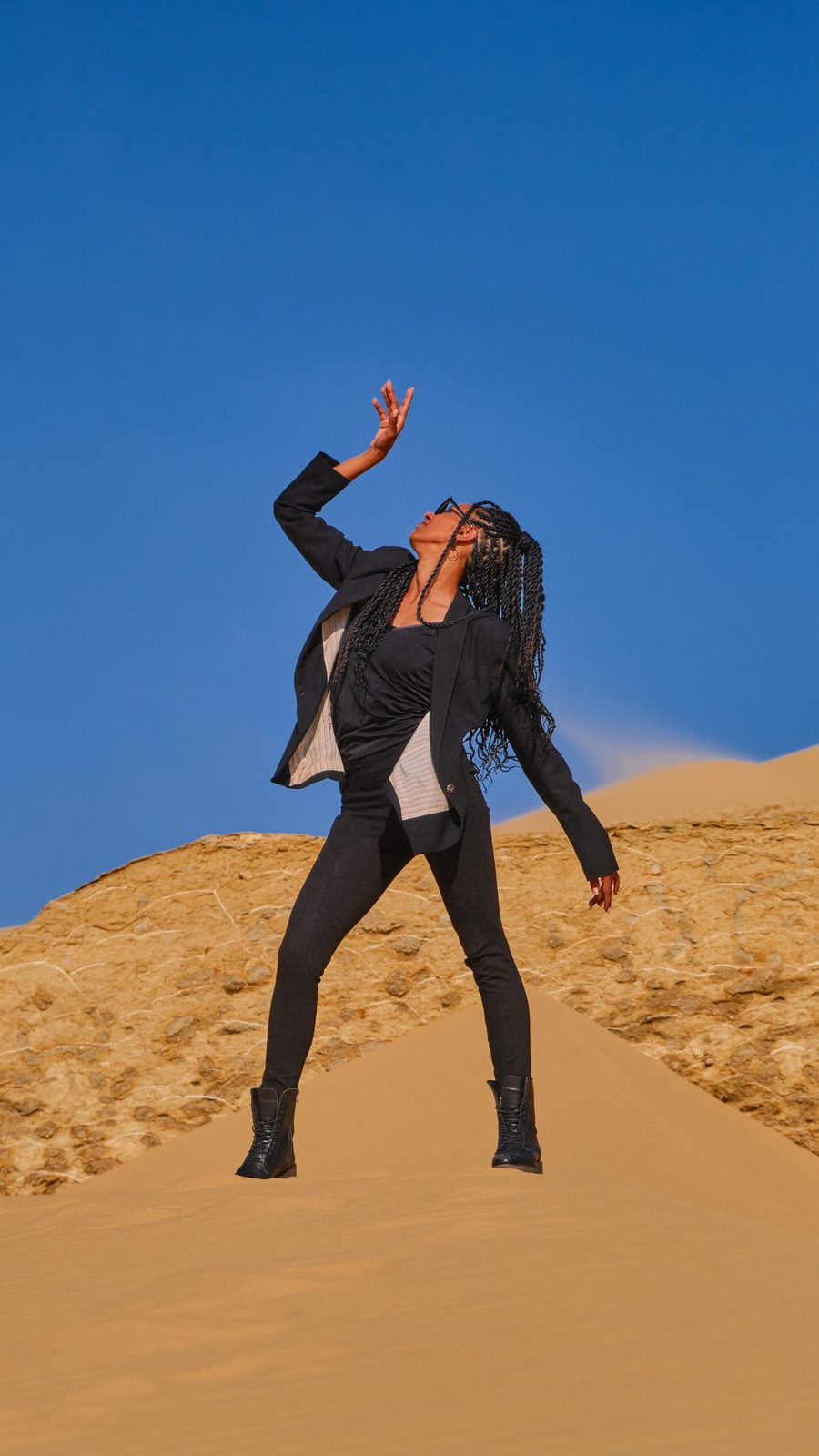 Dancing with the Dunes – lifestyle portraits photography by Amr El Hadeka, image 8 of 22