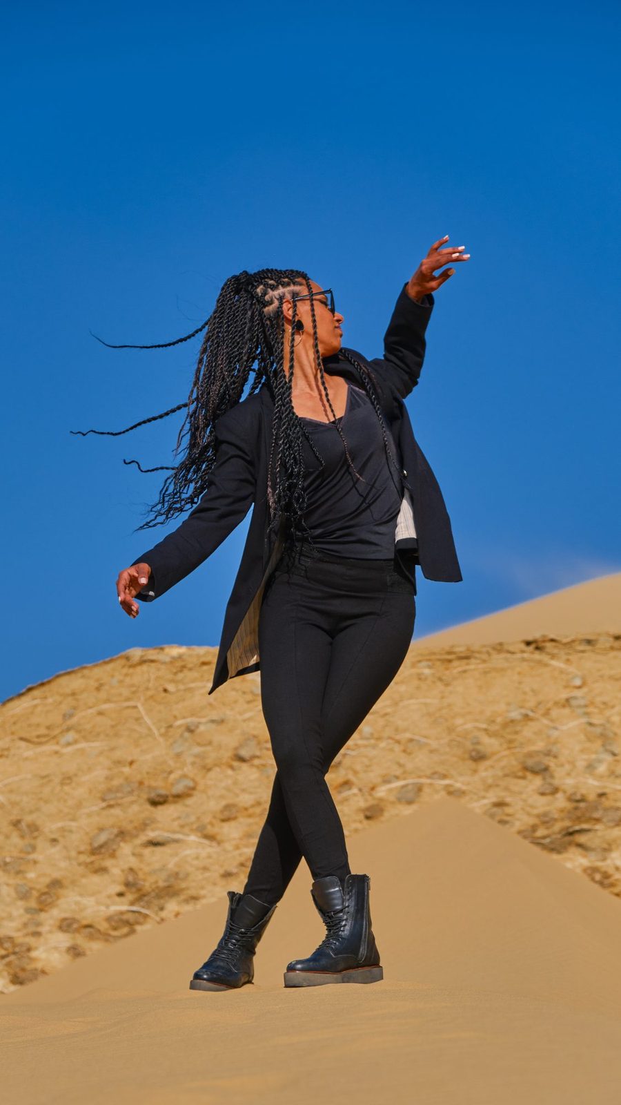 Dancing with the Dunes – lifestyle portraits photography by Amr El Hadeka, image 10 of 22