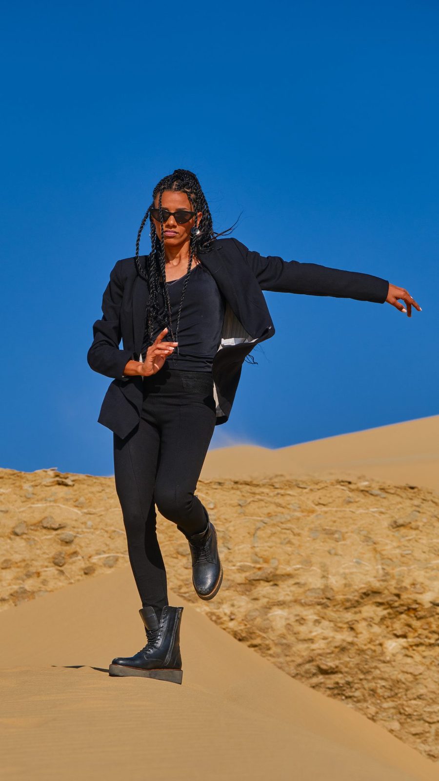 Dancing with the Dunes – lifestyle portraits photography by Amr El Hadeka, image 12 of 22