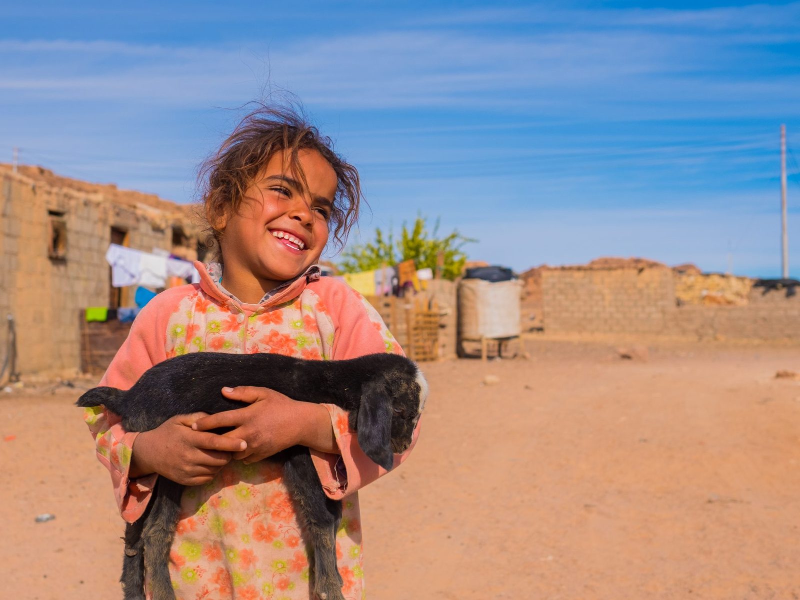Make Someone Happy – travel portraits photography by Amr El Hadeka